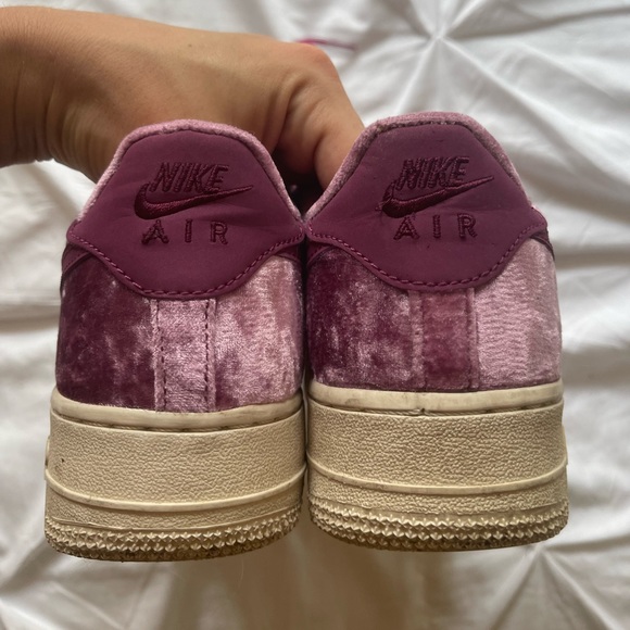 Nike Pink Velvet sneakers! - Picture 4 of 5